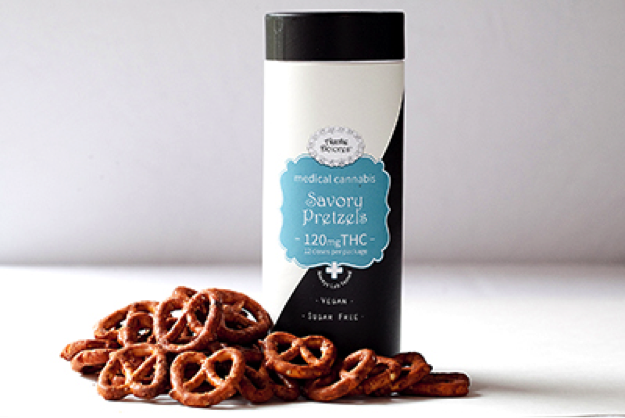 pretzels container